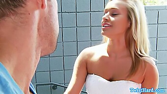 Kennedy Leigh Slikt Sperma Door Na Een Facial Blowjob