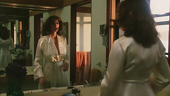 O Incrível Prazer Solo Do Chuveiro Da Milf Vintage Kay Parker