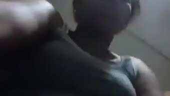 Vídeo Caseiro Do Orgasmo Esguichado De Uma Milf Negra