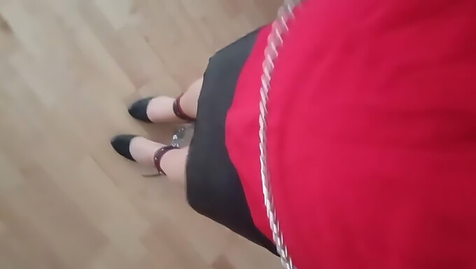 Sissy Dihina Dengan Sepatu Hak Bondage Dan Pantyhose