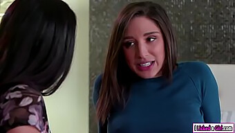 Abella Danger O Învață Pe Mama Ei Vitregă Cum Să Ejaculeze