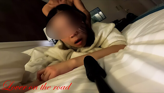 Pov Video Von Einer Weißen Frau Und Einem Asiatischen Mann, Die In Einem Hotel Ficken