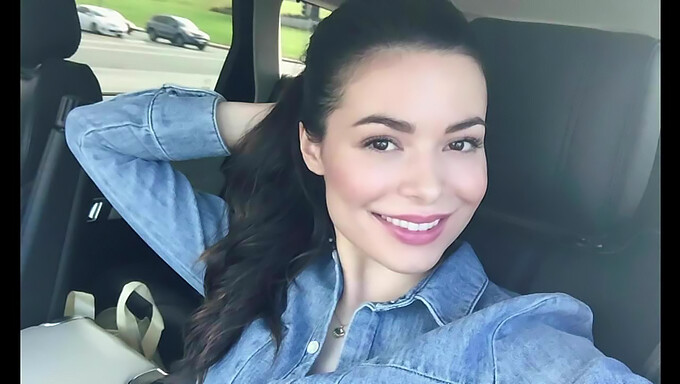 Le Immagini Instagram Della Celebrità Bruna Miranda Cosgrove Usate Per L'Auto-Piacere