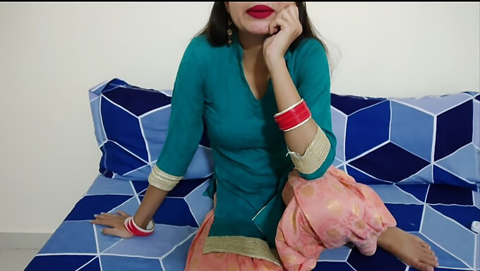 ¡mira A Esta Caliente Bhabhi India Con Una Figura Sexy Disfrutando En La Habitación Con Desi Devar!