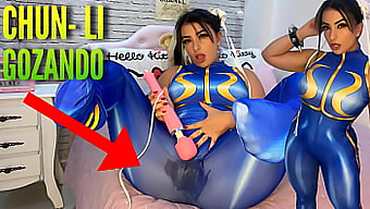 Η Chun Li Cosplayer Βραχεί Και Έρχεται Σε Οργασμό Με Δονητή