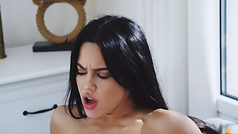 Kỹ Năng Deepthroat Của Apolonia Dẫn Đến Cực Khoái Đầy Nước