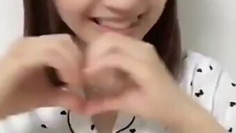 Les Moments Viraux De Tiktok D'Ema Ita Dans Une Compilation Chaude