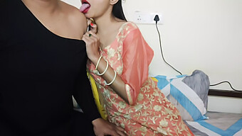 继妹用她的大自然乳房勾引我,我射在她里面