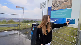 Vidéo Pov D'Une Pipe Publique D'Une Allemande