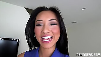 Die Asiatische Teenagerin Alina Li Gibt Brannon Rhoades Einen Leidenschaftlichen Blowjob