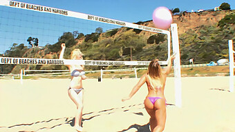 เด็กสาวออสเตรเลีย Cali Carter เป็นผู้นําทีมวอลเลย์บอลชายหาดในปากร้อน