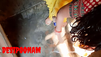 เด็กวัยรุ่นอินเดีย Poonam ล่อลวงเพื่อมีเพศสัมพันธ์ในห้องน้ําอย่างรุนแรง