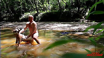 Aventura Nud În Aer Liber A Unui Cuplu În Parcul Lake Houston