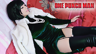 日本色情明星fubuki和琦玉在自制的one Punch Man启发的视频中