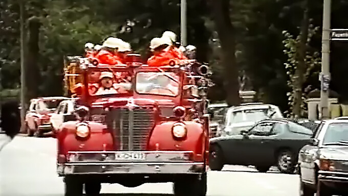 Vintage Glädje: Fru Och Students Hetaste Scen I Studentrummet