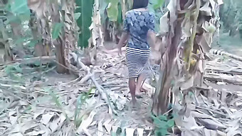 Gadis Eropah Muda Dan Gadis Desi Berusia 18 Tahun Terlibat Dalam Seks Hutan