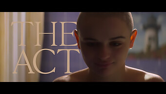 Penampilan Menawan Joey King Dalam The Act Musim 1, Episode 4