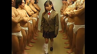 Une Jeune Japonaise Apprend L'Art Du Bukkake Dans Une Vidéo Non Censurée