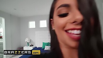 أقدام جينا فالنتينا الملبسة بالنايلون تتلقى اهتمامًا حسيًا في هذا الفيديو من Brazzers