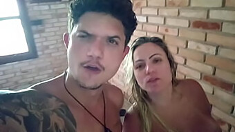 A Sensual Esposa Samukha Ventura Faz Um Boquete E Beija O Cu Do Marido