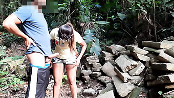 Prostituta Adolescente Amadora Troca Sexo Oral Por Dinheiro E Adiciona Sexo Anal Por Um Pagamento Extra