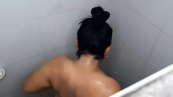 Video Mandi Yang Difilmkan Secara Rahasia Dari Sepupu Latina Saya Dengan Payudara Besar Alami