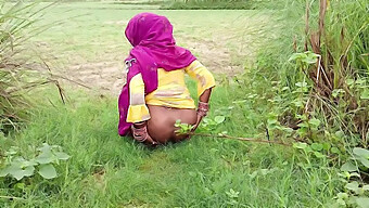 Remaja India Mendapat Kenikmatan Di Luar Dengan Kontol Hitam Besar Dan Payudara Alami