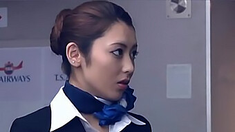 Ayu Sakurai ในเครื่องแบบ: พนักงานเสิร์ฟที่เร้าใจ